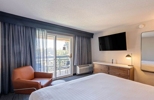 San Ramon Hotel | Relax and Recharge! TWO Classy Units, Swimming Pool, Free Parking, Pets Allowed!