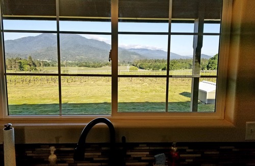 Murphy House | Relax and unwind in our 3br-2ba house on Historic Troon Estate Vineyard!