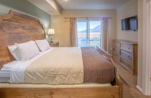 Genoa House | Relax at David Walley's Resort with Free WiFi, fireplaces and upscale amenities.