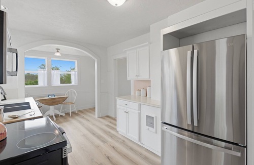 Yamhill County House | Relax at Stephens Legacy Farmhouse, a spacious 4BR retreat with valley and mountain views