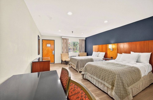 Desert Hot Springs Hotel | RELAX HOTEL AND SPA