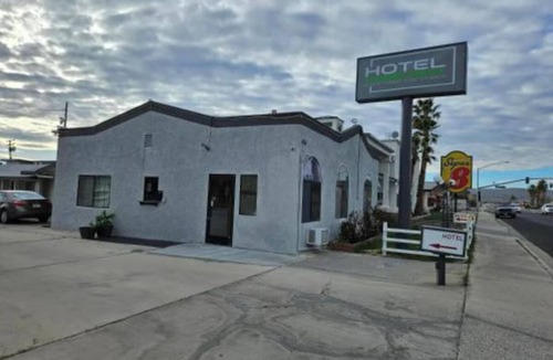 Ridgecrest Hotel | Relax in a Clean Studio w/King Bed + Private Bathroom, Central Ridgecrest