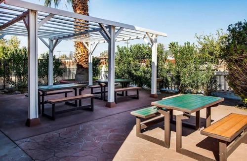 Ridgecrest Hotel | Relax in a Pet Friendly Room with King Bed and Essentials in Ridgecrest