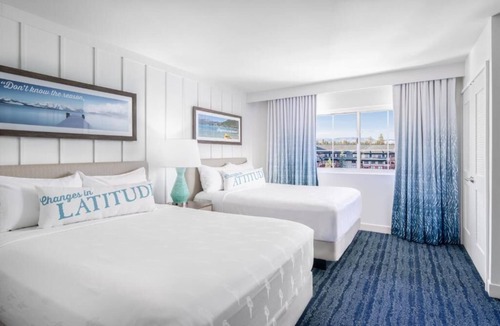 Lakeside Park Hotel | Relax in Paradise Perfect for Family Adventures Near Lakeside Beach - 1.6 miles