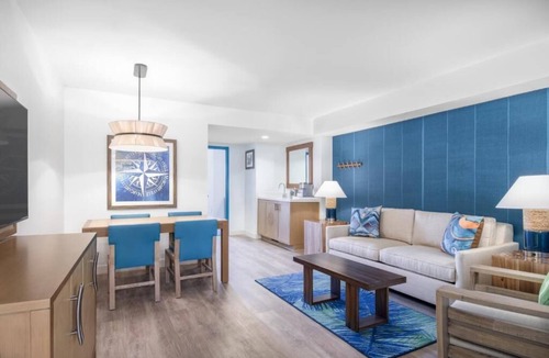Lakeside Park Hotel | Relax in Paradise Perfect for Family Adventures Near Lakeside Beach - 1.6 miles