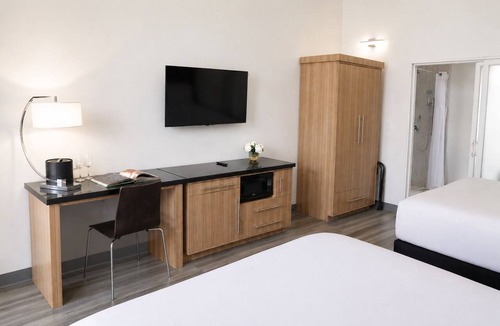 Little Italy Hotel | Relax in Stylish Room Steps from Downtown, Balboa Park and Cruise Terminal