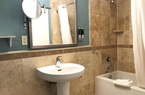 Little Italy Hotel | Relax in Stylish Room Steps from Downtown, Balboa Park and Cruise Terminal