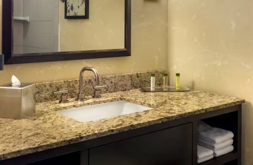 Little Tokyo Hotel | Relax in This Downtown LA Suite w/Dining Table & Kitchenette Nearby