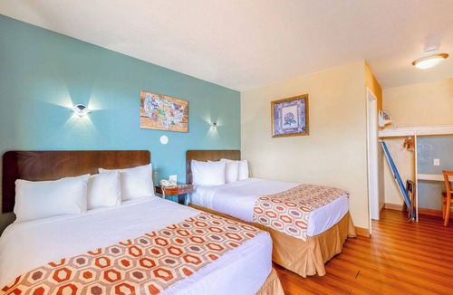 Loma Alta Hotel | Relax + Recharge in 3 Inviting Rooms Rental Near Harbor Beach