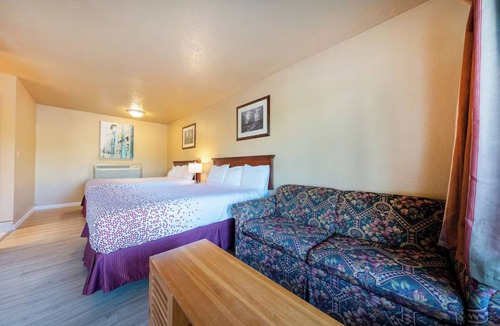 Madras Hotel | Relaxed Stay in a Clean & Peaceful Room w/Essentials & Free Parking