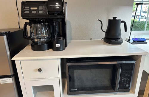 Marina House | Relaxing 1-bedroom, 1-bathroom Studio in Marina near Monterey Car Week events!