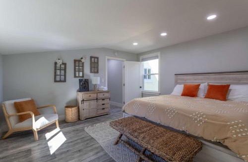 Graton House | Relaxing 3BR Home with Vineyard View Rooftop Deck and Game Room