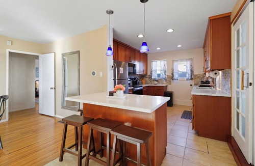 El Cerrito House | Relaxing 4 bedroom - Full Kitchen & Dining - BART