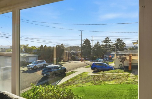 El Cerrito House | Relaxing 4 bedroom - Full Kitchen & Dining - BART