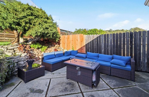 El Cerrito House | Relaxing 4 bedroom - Full Kitchen & Dining - BART
