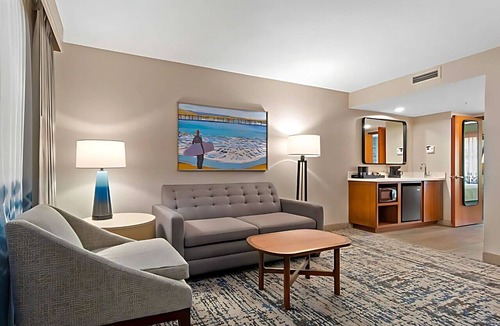 Anaheim Resort Hotel | Relaxing Anaheim Suites with Pool - 3 Units Perfect for Families & Explorers