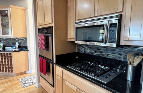 Atascadero House | Relaxing and Inviting Home, 2 Prime Suites, seasonally heated pool on 2.5 acre.