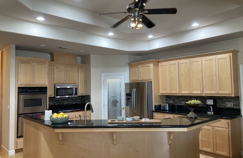 Atascadero House | Relaxing and Inviting Home, 2 Prime Suites, seasonally heated pool on 2.5 acre.