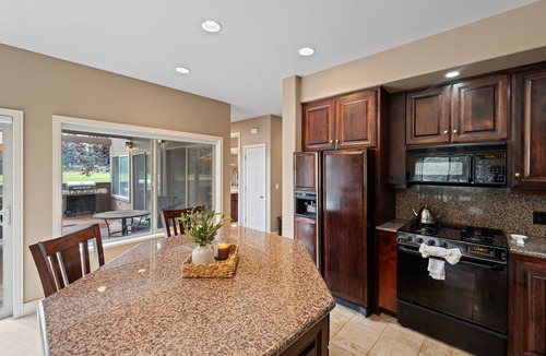 Broken Top House | Relaxing gem on the green! Hot tub! Double Suite!