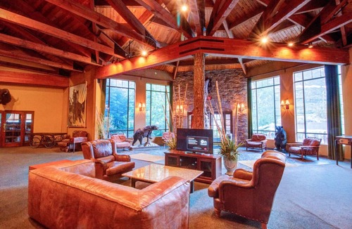 Mount Charleston Hotel | Relaxing King Room Hideaway with Free Parking & Seasonal Experiences