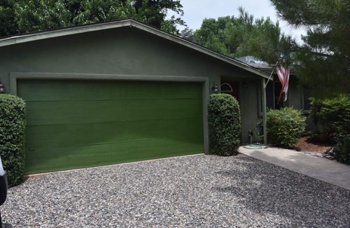 Oak Creek House | Relaxing, Spiritual, Meditative Residential House - Large yard! MONTHLY RENTAL.