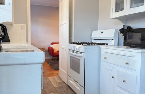 Little Italy Cottage | Remodeled 1BD 1920s Craftsman Pet Friendly