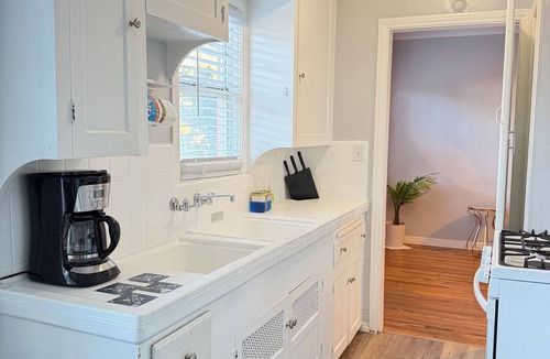 Little Italy Cottage | Remodeled 1BD 1920s Craftsman Pet Friendly