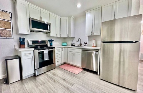 Downtown Sacramento Apartment | Remodeled 2BR · Ground Floor · Gated · Walk to Midtown