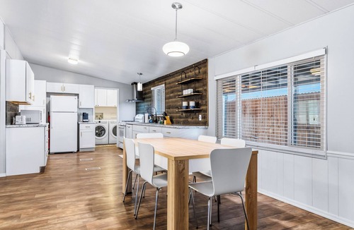 Holiday Shores House | Remodeled 3 BDR across from the River Sleeps 10