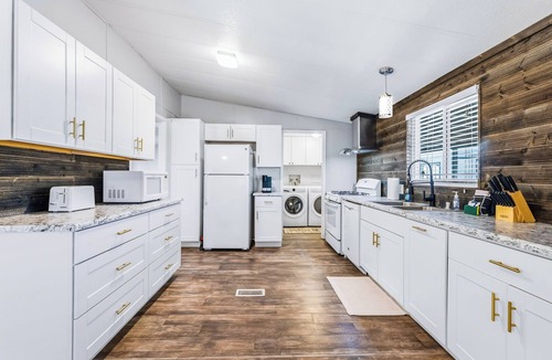 Holiday Shores House | Remodeled 3 BDR across from the River Sleeps 10
