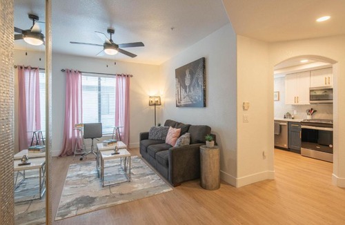 Kierland Apartment | Remodeled and Walkable King Bed Adjacent Kierland Golf