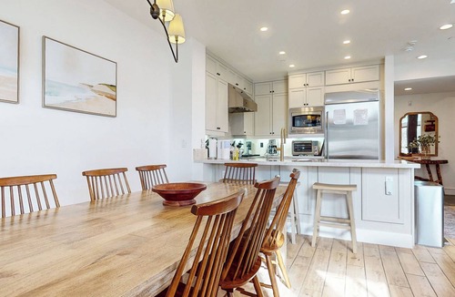 Mammoth Lakes House | Remodeled & Beautiful Home. Private Hot Tub & Gas Grill, Near Biking Trails
