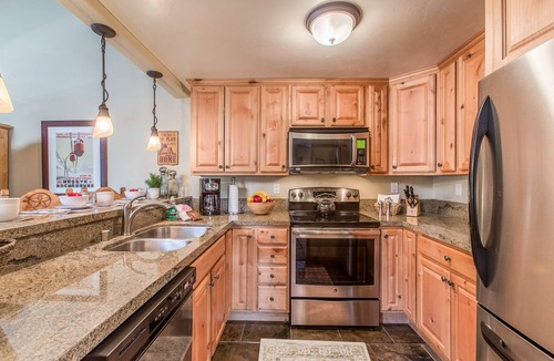 Mammoth Lakes Condo | Remodeled Cabin, Near The Village & Trails, Complex Pool & Hot Tub