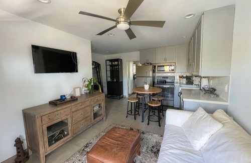 Beach Barber Tract Condo | Remodeled Romantic La Jolla Condo - 2 blocks from the beach!
