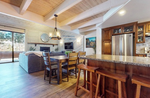 Mammoth Lakes Condo | Remodeled, Spacious, Laundry. Near Golf Course, Pool & Hot Tub On-site