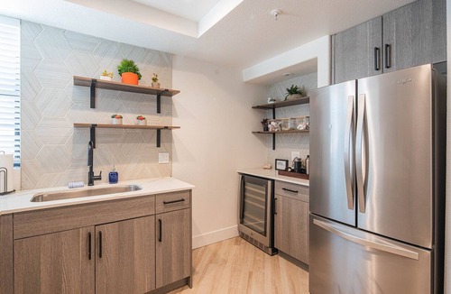 Kierland Condo | Remodeled Suite | Sonoran Solace Poolside Lounge