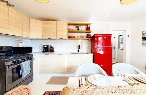 Santa Ana House | Remodeled Twin Duplex 3-Bedroom Home, close to airport, beach, Disney, shopping