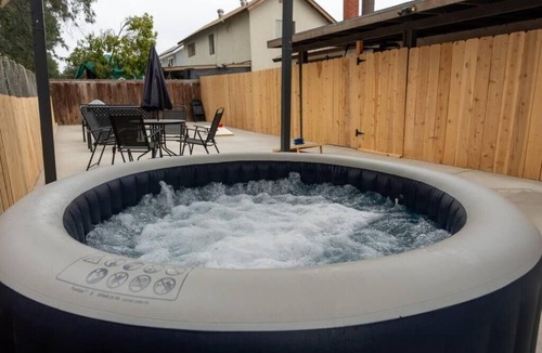 Mira Mesa House | REMODELED Urban Retreat Self Check-In, Hot Tub, Foosball, Fire Pit, Cornhole