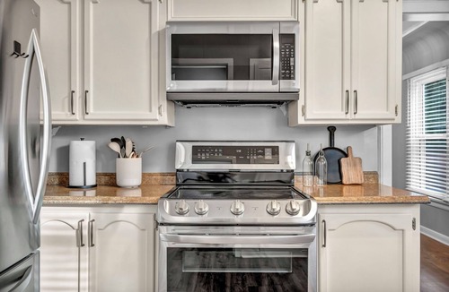 Old Southwest House | Reno Vacay!~Sleeps10~By Midtown~HotTub~Firepit~Arlington Manor