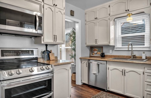 Old Southwest House | Reno Vacay!~Sleeps10~By Midtown~HotTub~Firepit~Arlington Manor