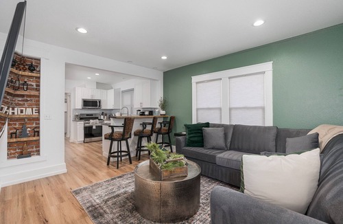 Midtown House | Renovated Midtown Home, Walkers Dream to Food/Fun