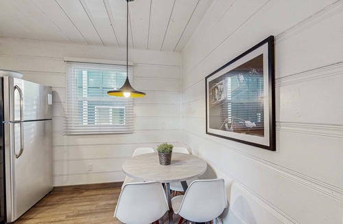 Lakeside Park Cabin | Renovated Modern Retreat with Hot Tub - Walk to Lakeside Beach & Gondola