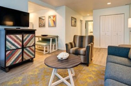 Mission Valley Resort | Renowned San Diego Zoo and the Old Globe Theatre nearby!