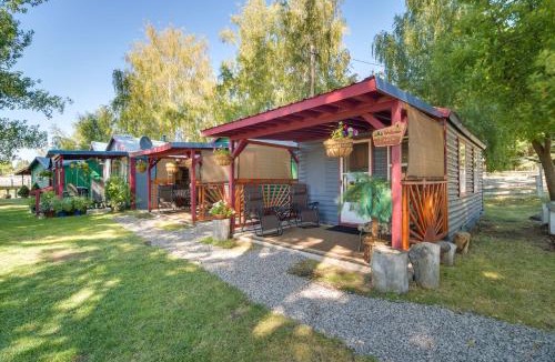 Chiloquin Apartment | Resort Cabin on the River ~ 21 Mi to Crater Lake!