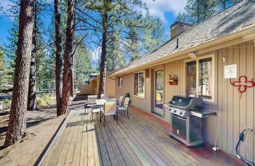 Sunriver House | Resort home in great Sunriver location with SHARC passes private hot tub pools