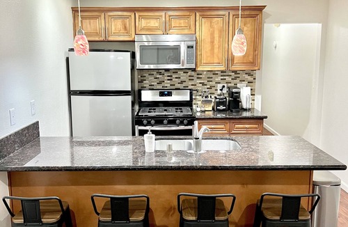 Fountain Valley Condo | Resort Style Condo near Disneyland, Beaches, Los Angeles & so much more