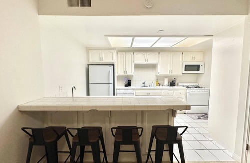 Fountain Valley Condo | Resort Style Home near Beaches & Disneyland