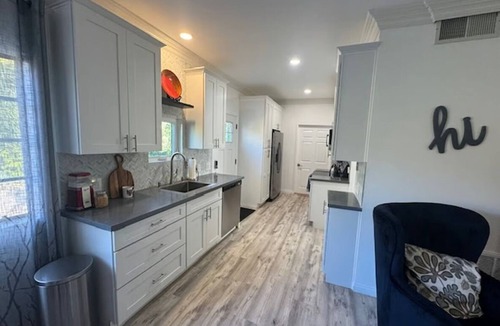 Cowan Heights Apartment | Resort Style Living. 3 Bedroom Furnished Unit near Hiking Trail. Wifi & AC.