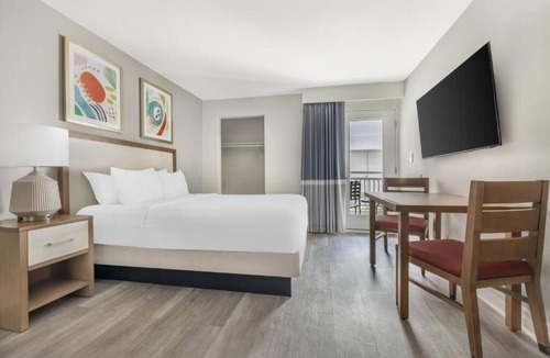 Canyon Corridor Hotel | Resort-Style Villa w/Pools, Waterslides, Spa & Fun for Everyone