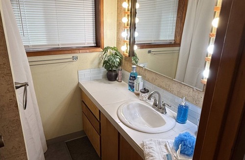 Evergreen Apartment | Rest Relax Rendezvous - Your Romantic Getaway! Studio in soothing Vancouver!